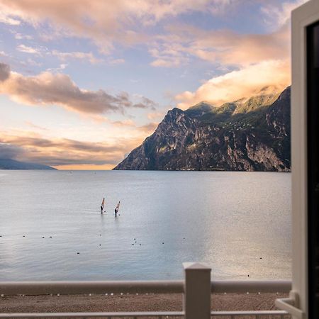 Hotel Baia Azzurra - Lake Front Torbole Sul Garda Zewnętrze zdjęcie