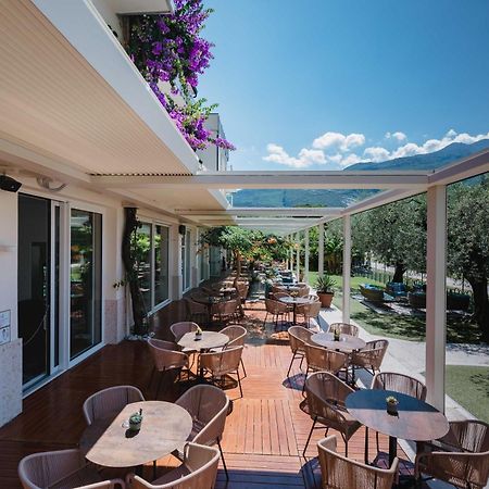 Hotel Baia Azzurra - Lake Front Torbole Sul Garda Zewnętrze zdjęcie