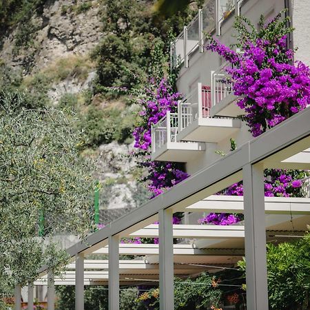 Hotel Baia Azzurra - Lake Front Torbole Sul Garda Zewnętrze zdjęcie