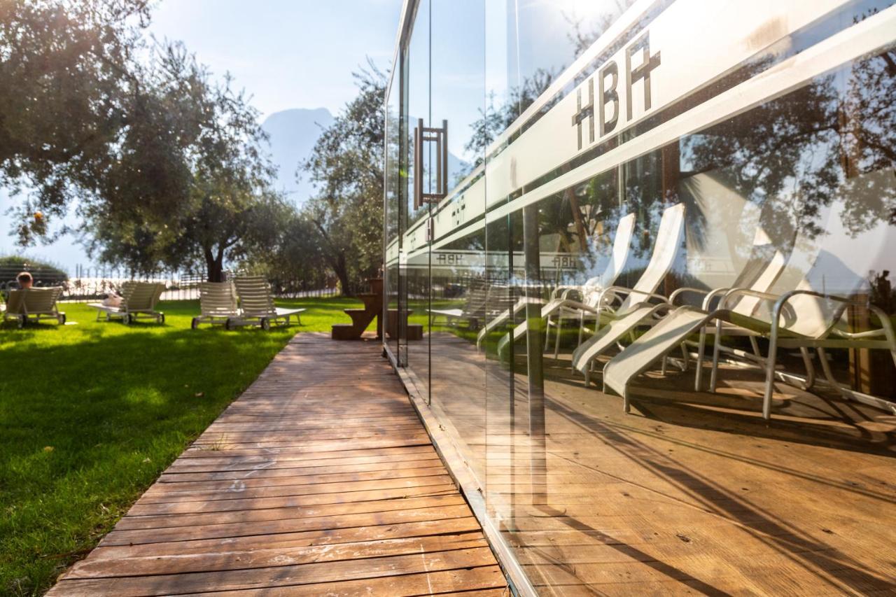 Hotel Baia Azzurra - Lake Front Torbole Sul Garda Zewnętrze zdjęcie