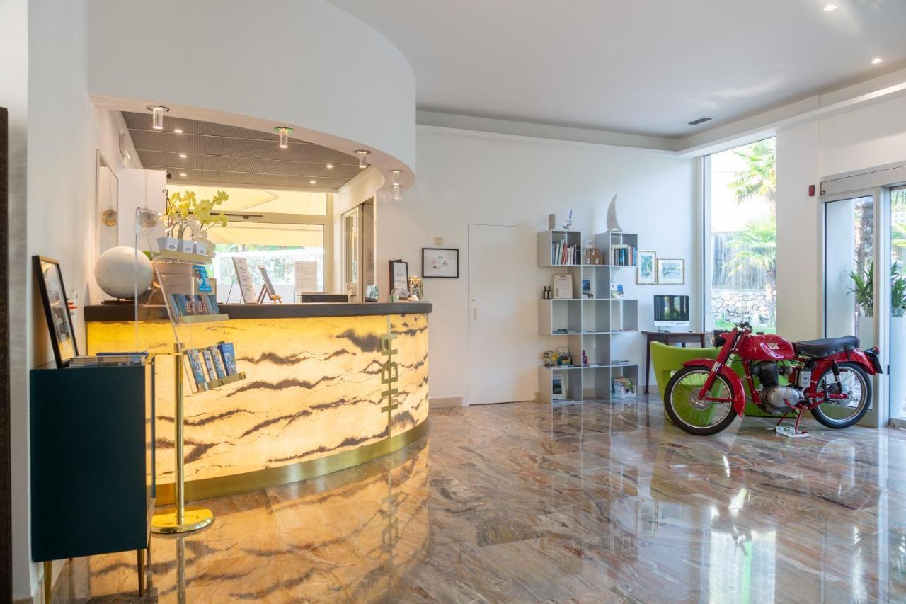 Hotel Baia Azzurra - Lake Front Torbole Sul Garda Zewnętrze zdjęcie