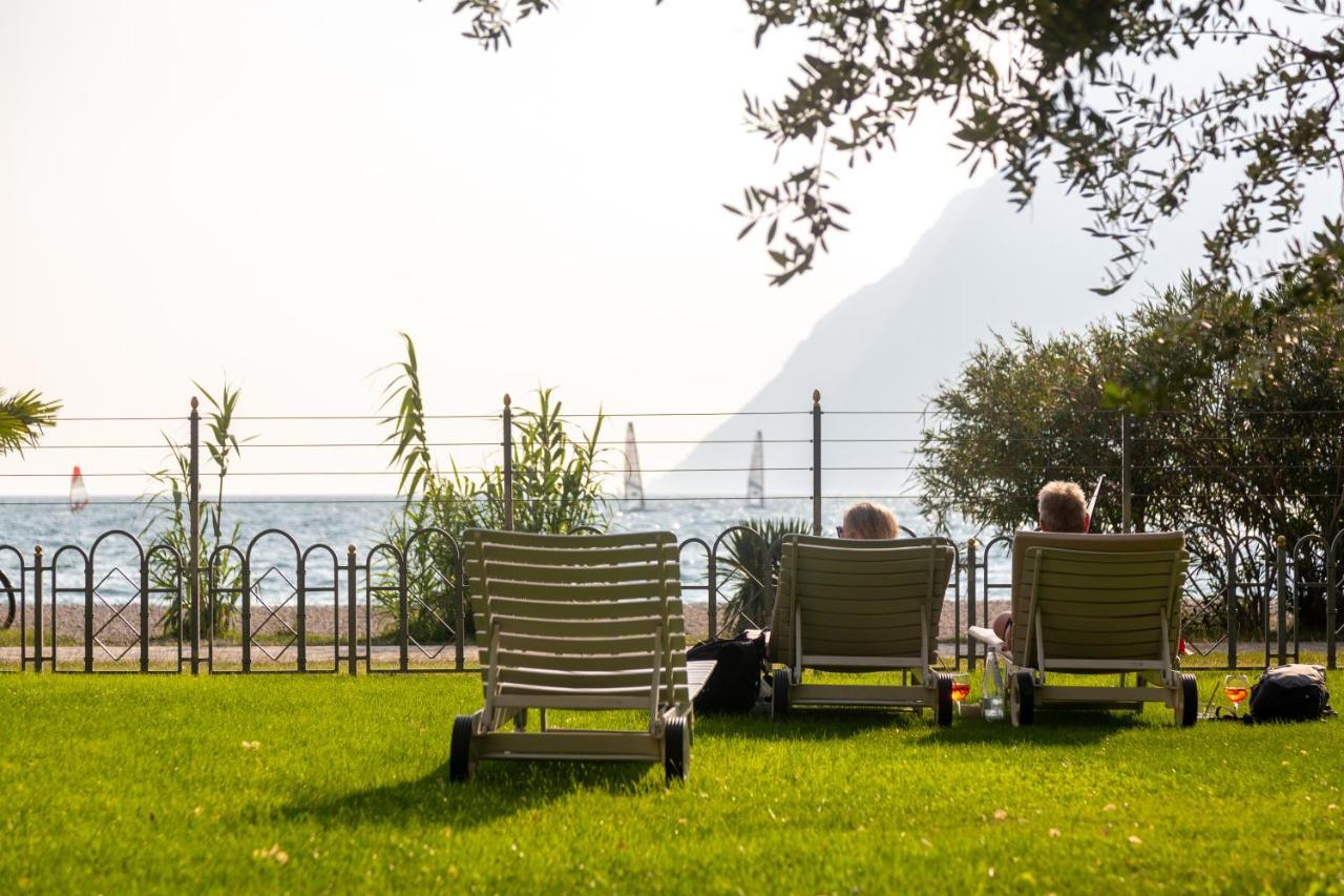 Hotel Baia Azzurra - Lake Front Torbole Sul Garda Zewnętrze zdjęcie