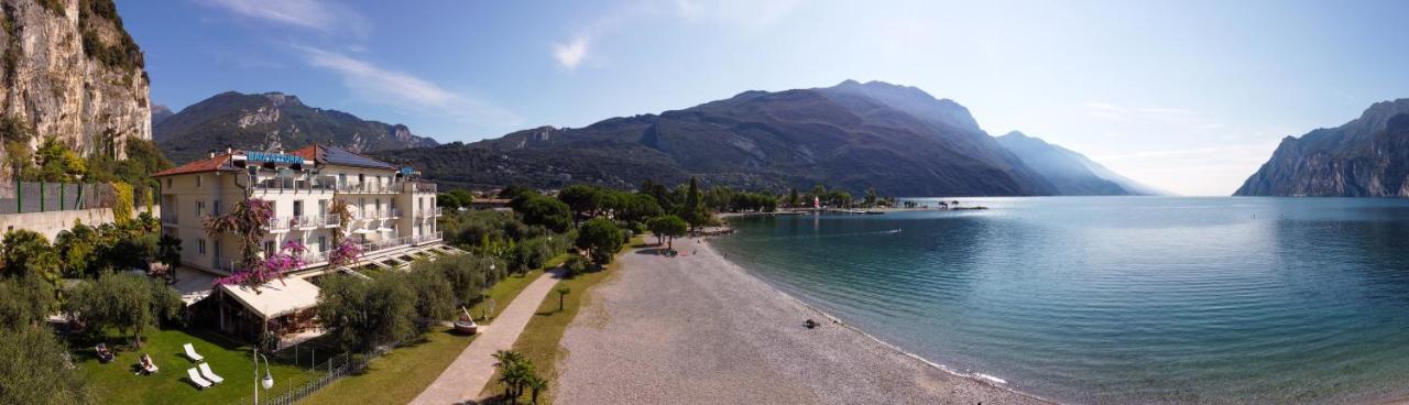 Hotel Baia Azzurra - Lake Front Torbole Sul Garda Zewnętrze zdjęcie