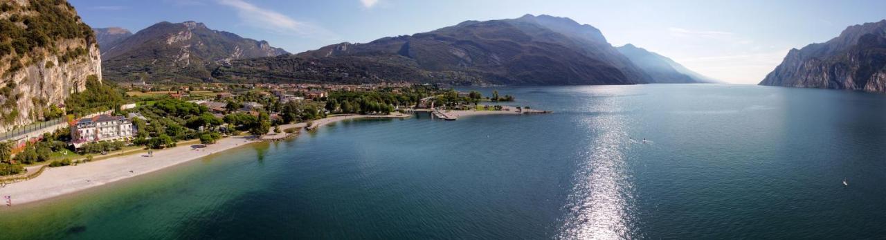 Hotel Baia Azzurra - Lake Front Torbole Sul Garda Zewnętrze zdjęcie