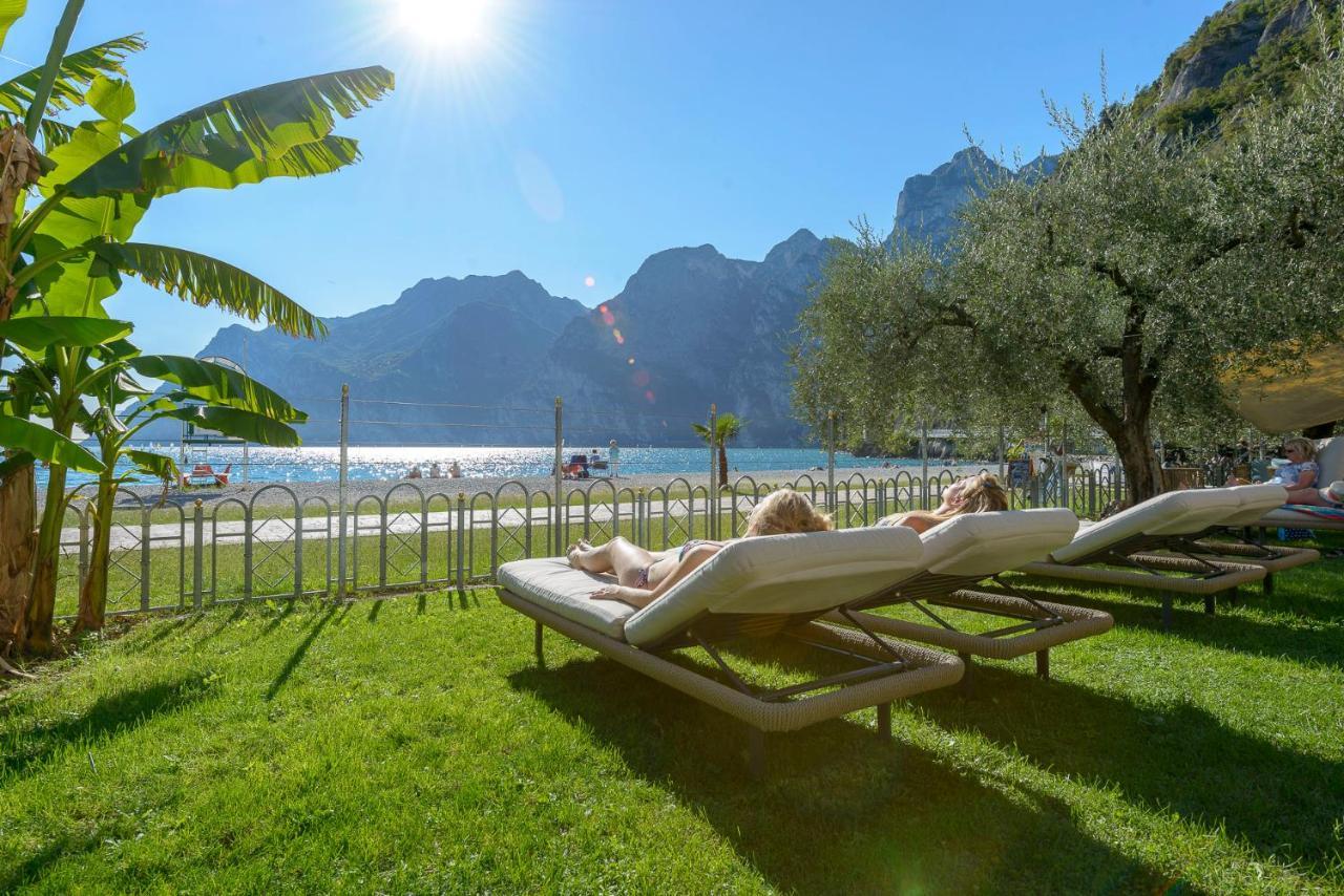 Hotel Baia Azzurra - Lake Front Torbole Sul Garda Zewnętrze zdjęcie
