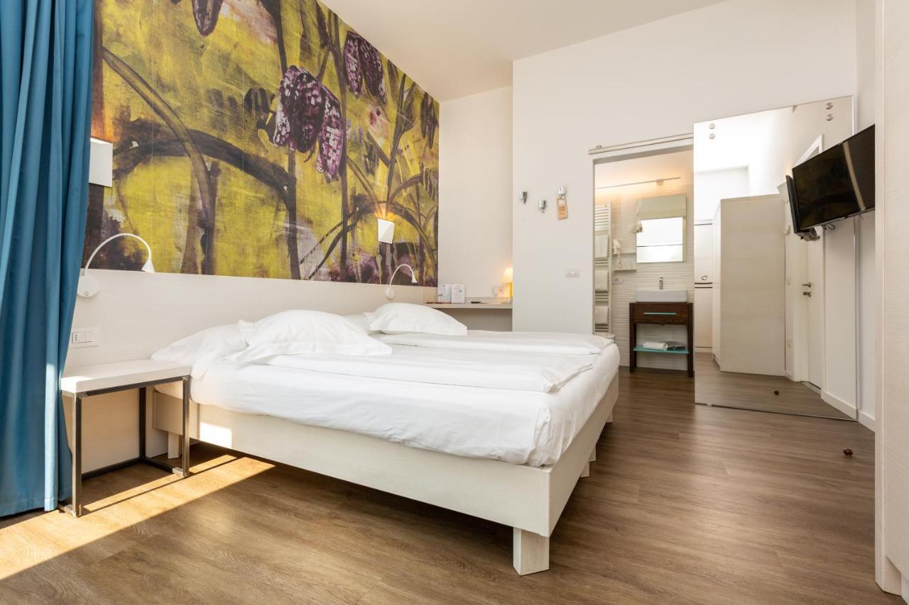 Hotel Baia Azzurra - Lake Front Torbole Sul Garda Zewnętrze zdjęcie