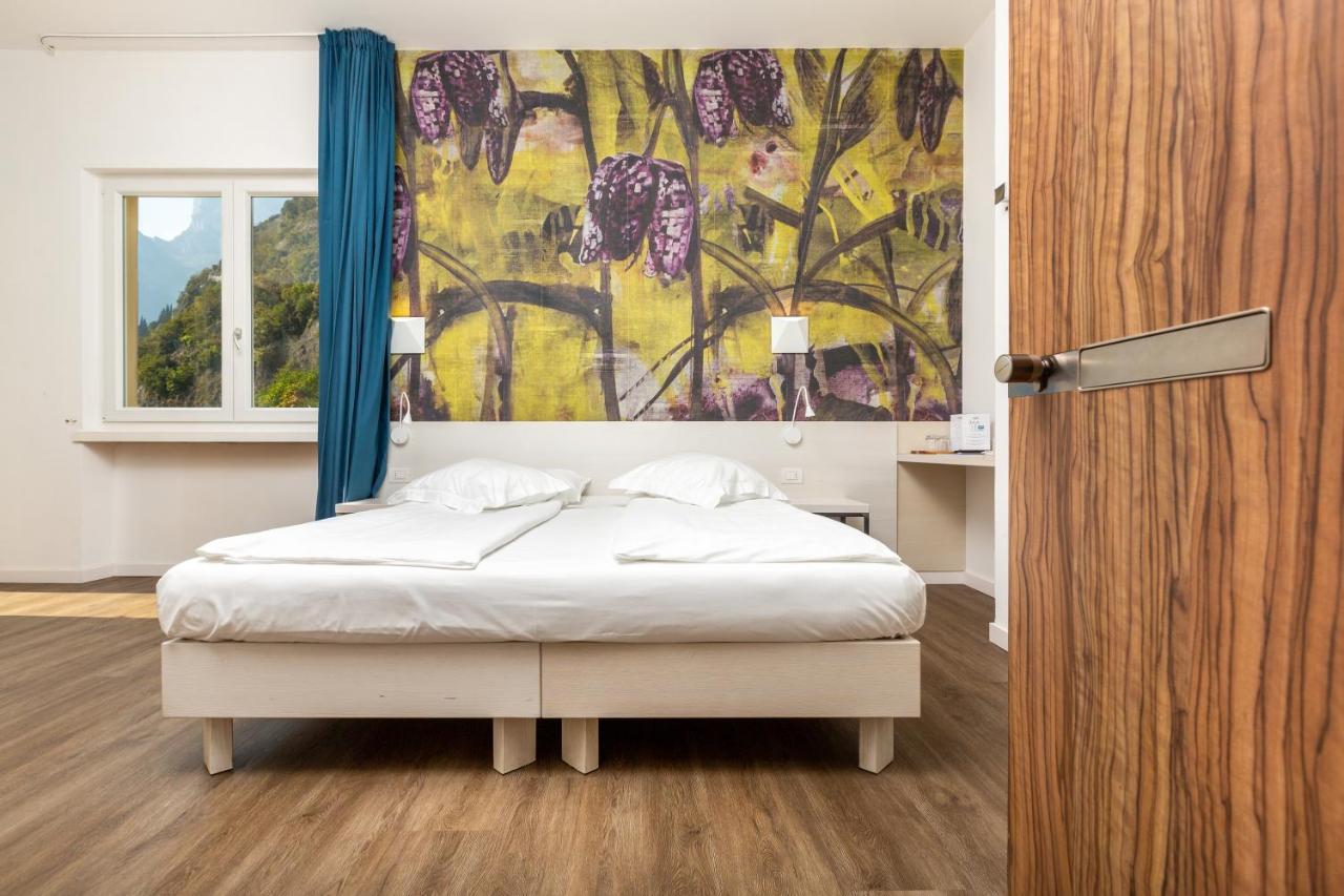 Hotel Baia Azzurra - Lake Front Torbole Sul Garda Zewnętrze zdjęcie