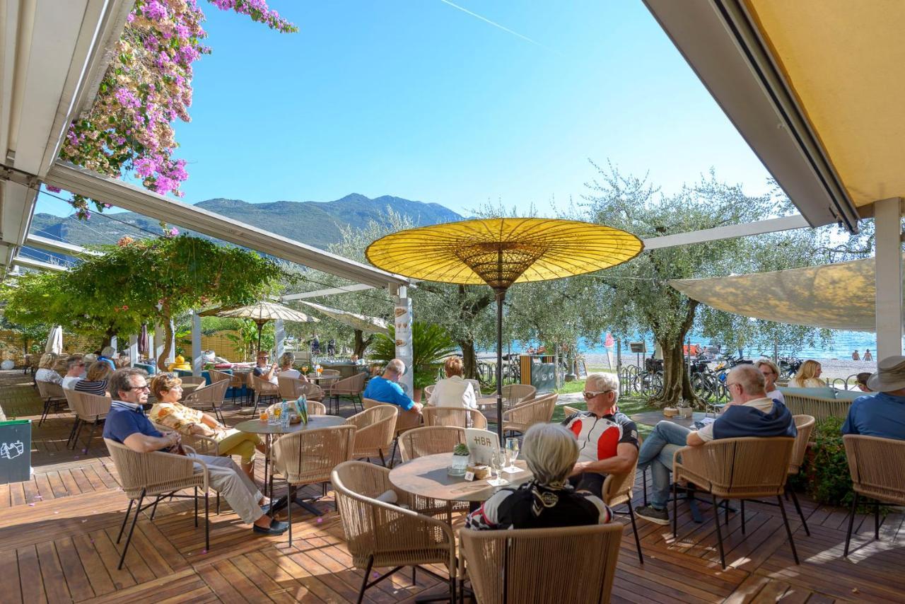 Hotel Baia Azzurra - Lake Front Torbole Sul Garda Zewnętrze zdjęcie