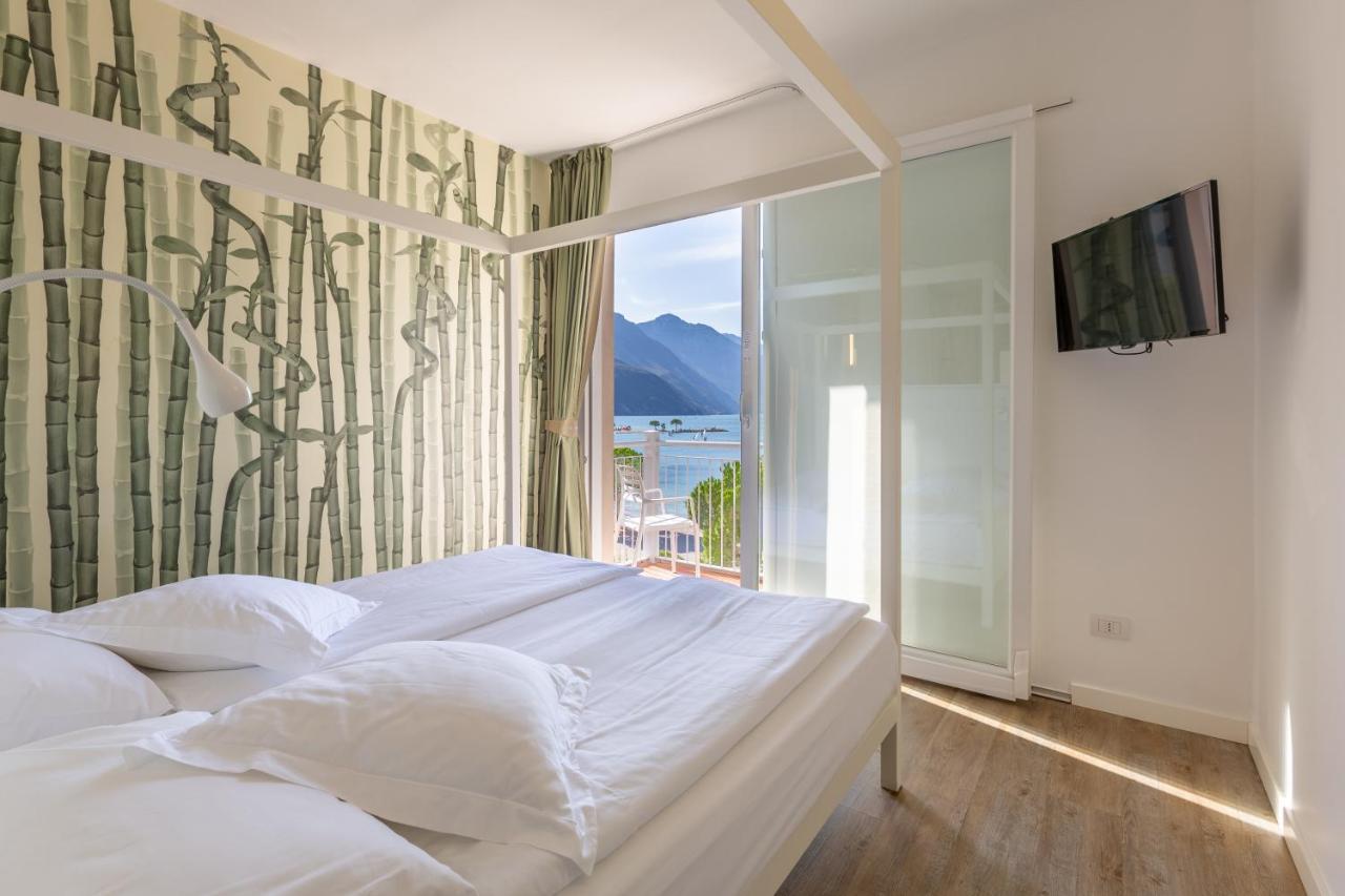 Hotel Baia Azzurra - Lake Front Torbole Sul Garda Zewnętrze zdjęcie