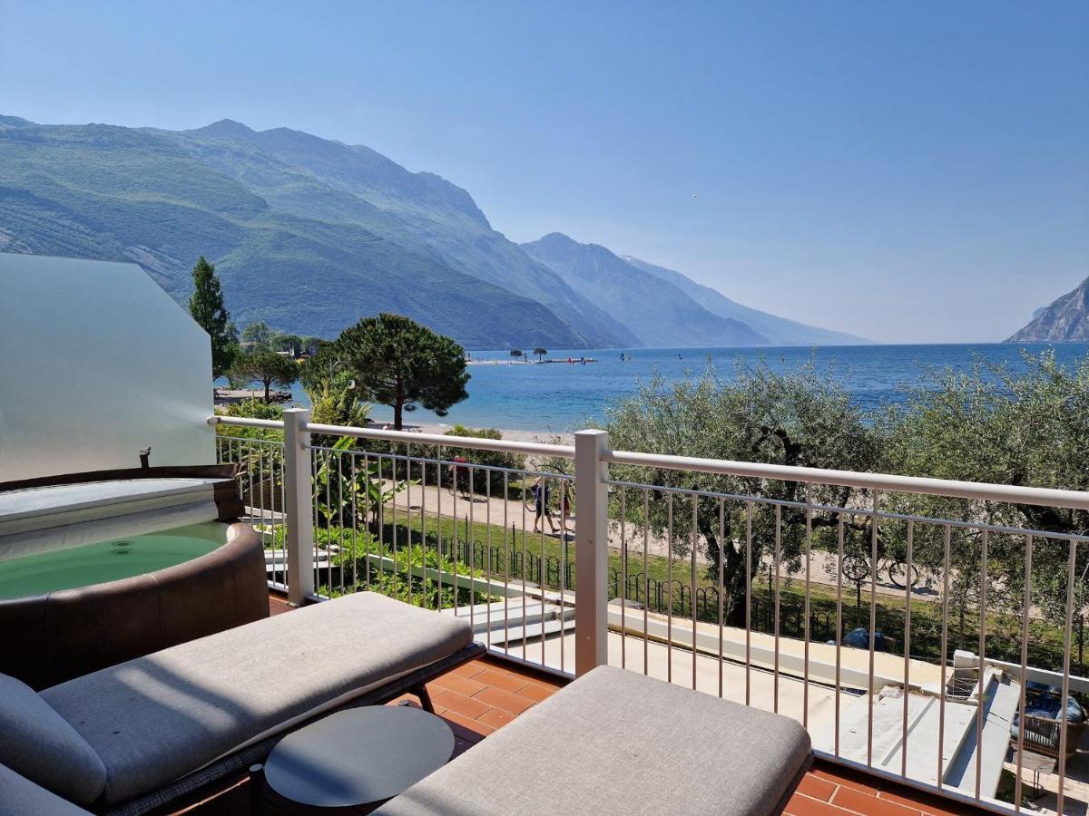 Hotel Baia Azzurra - Lake Front Torbole Sul Garda Zewnętrze zdjęcie