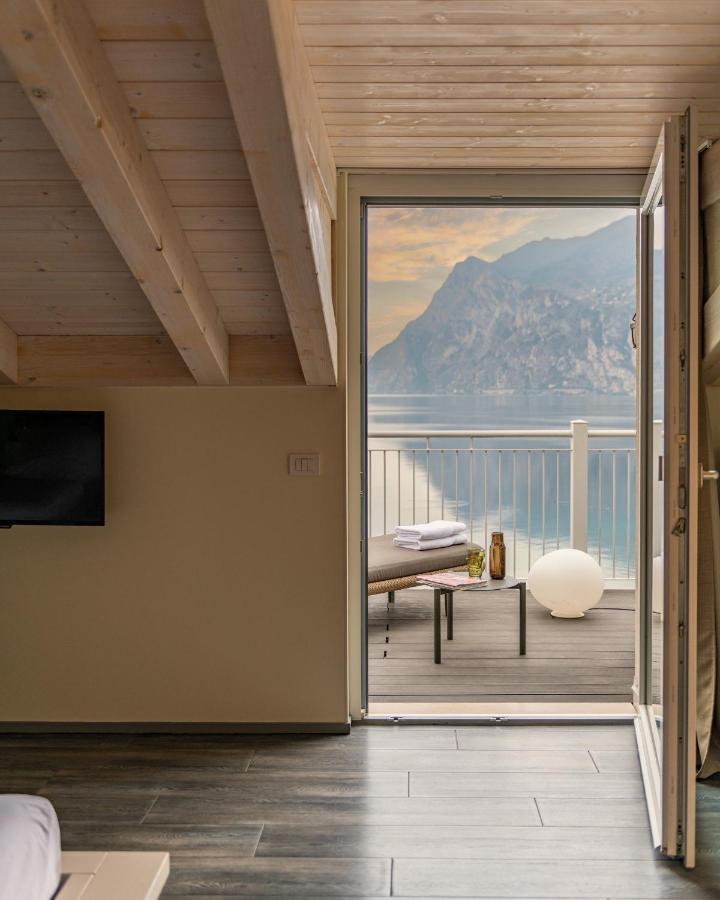 Hotel Baia Azzurra - Lake Front Torbole Sul Garda Zewnętrze zdjęcie