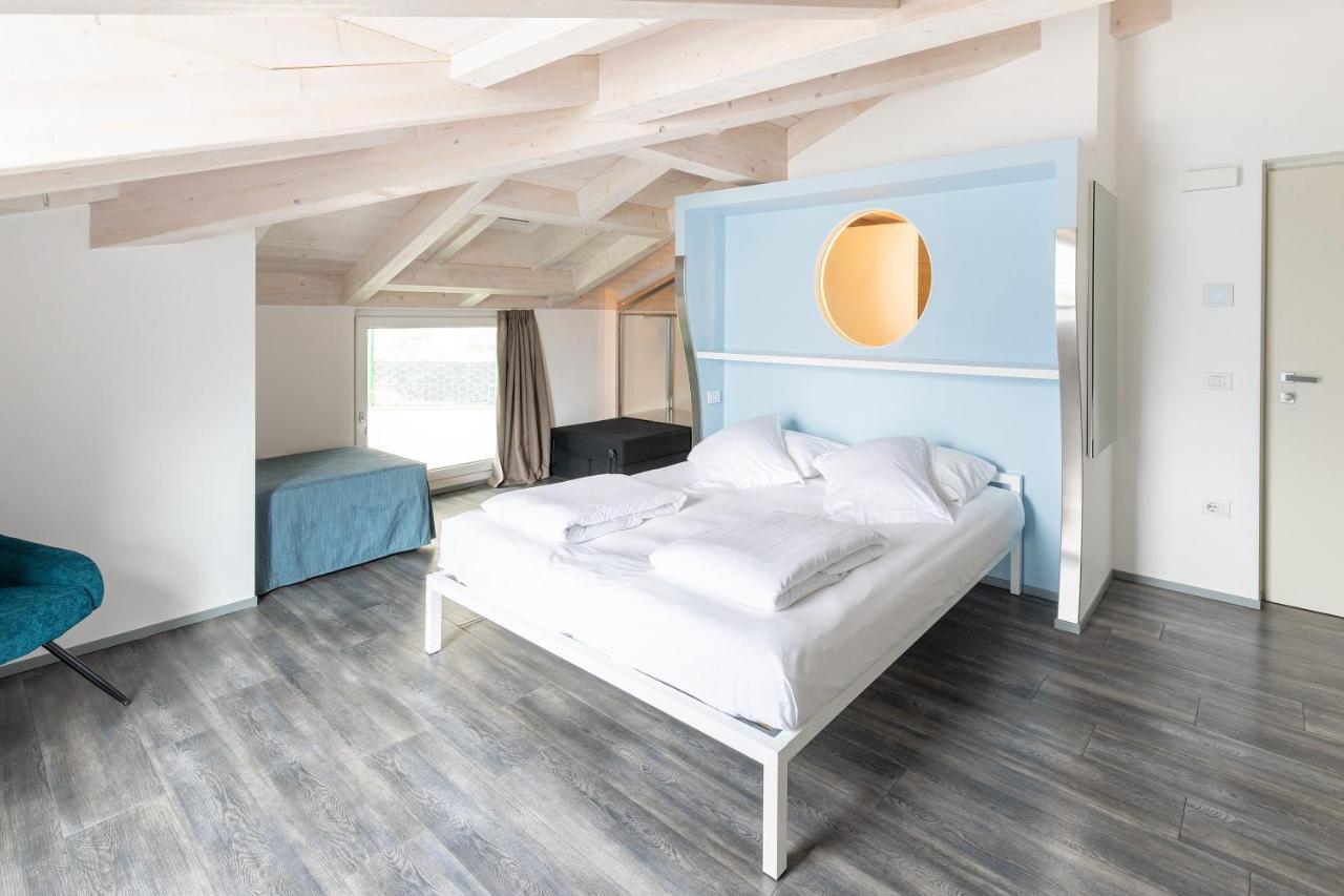 Hotel Baia Azzurra - Lake Front Torbole Sul Garda Zewnętrze zdjęcie