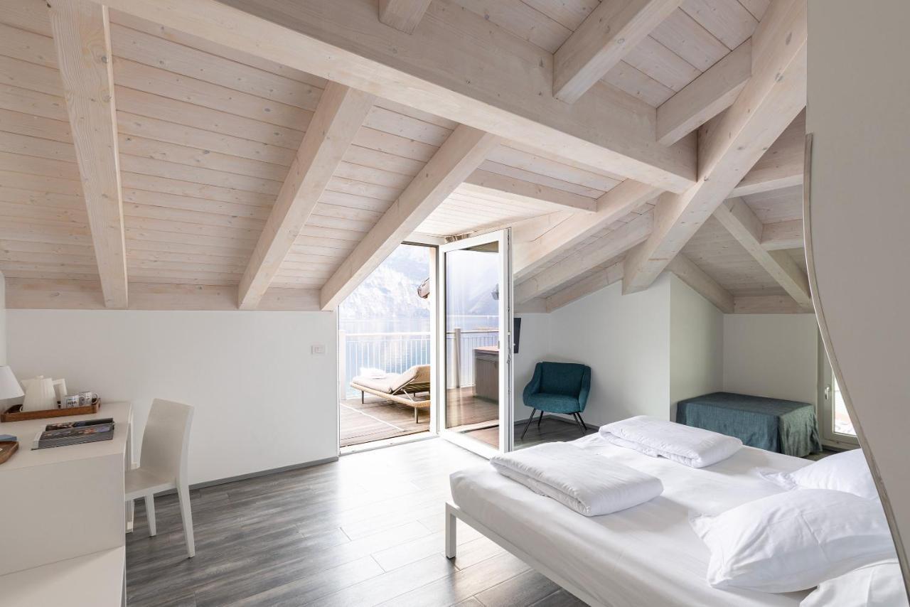 Hotel Baia Azzurra - Lake Front Torbole Sul Garda Zewnętrze zdjęcie