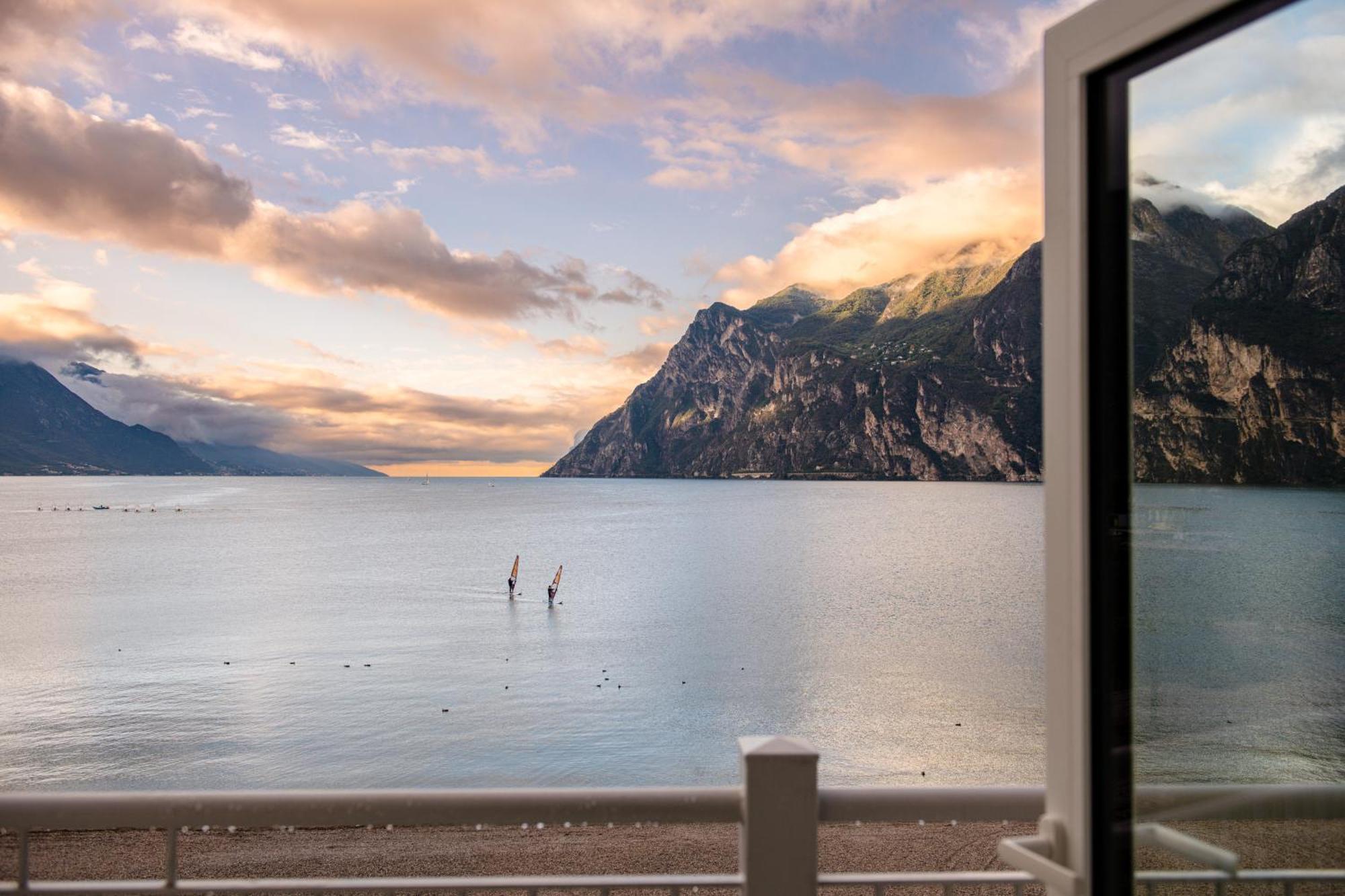 Hotel Baia Azzurra - Lake Front Torbole Sul Garda Zewnętrze zdjęcie