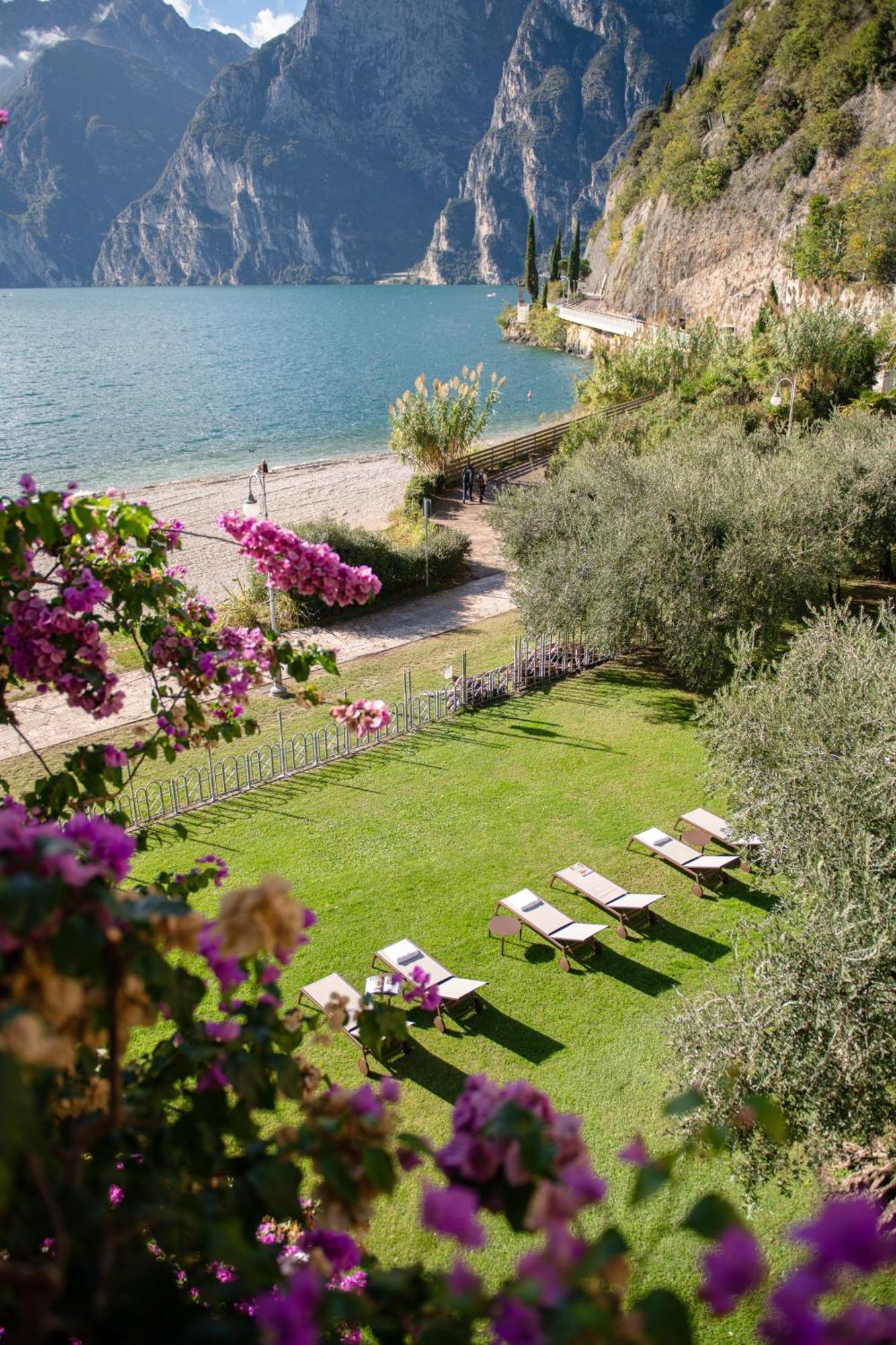 Hotel Baia Azzurra - Lake Front Torbole Sul Garda Zewnętrze zdjęcie