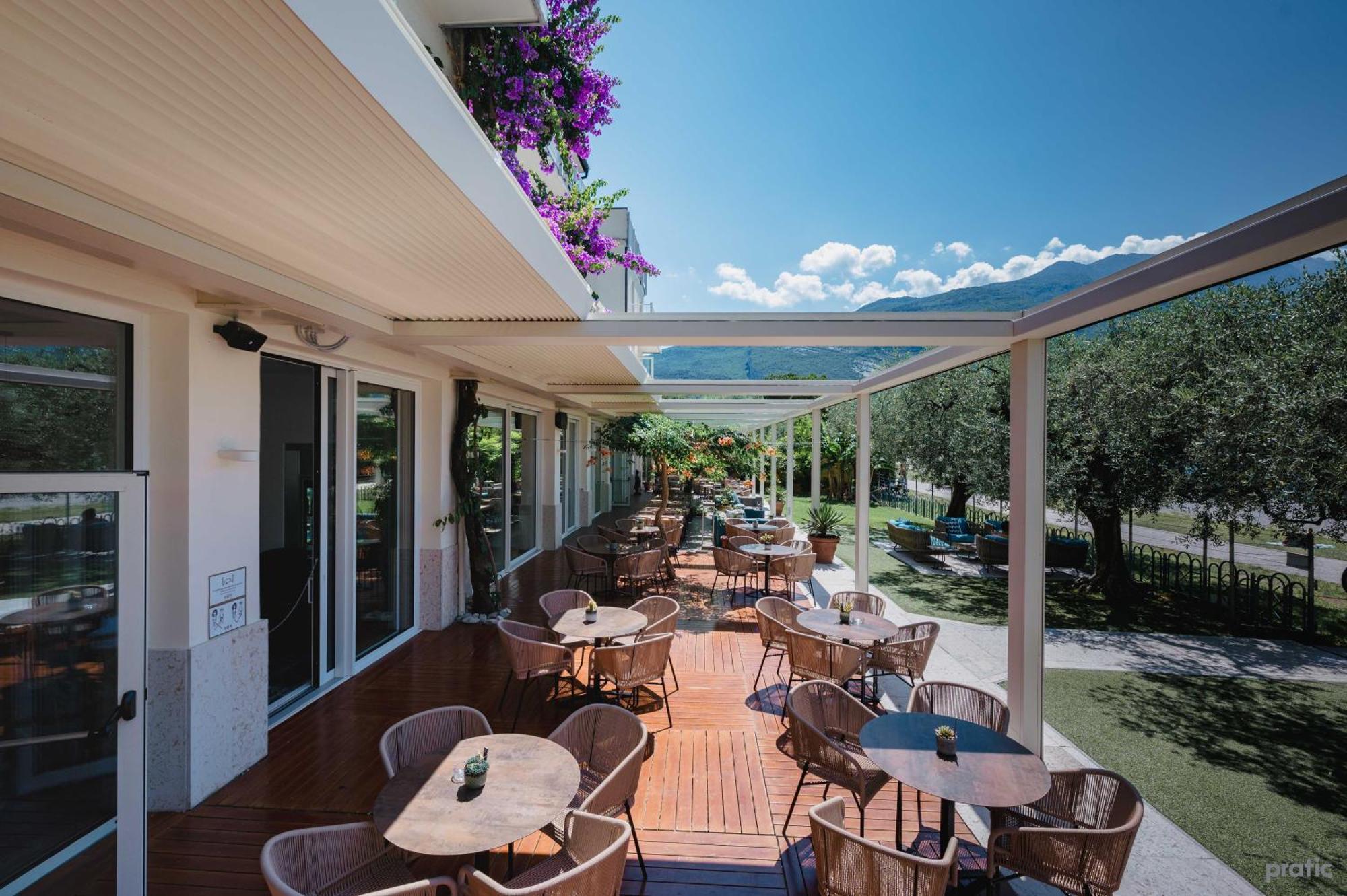 Hotel Baia Azzurra - Lake Front Torbole Sul Garda Zewnętrze zdjęcie