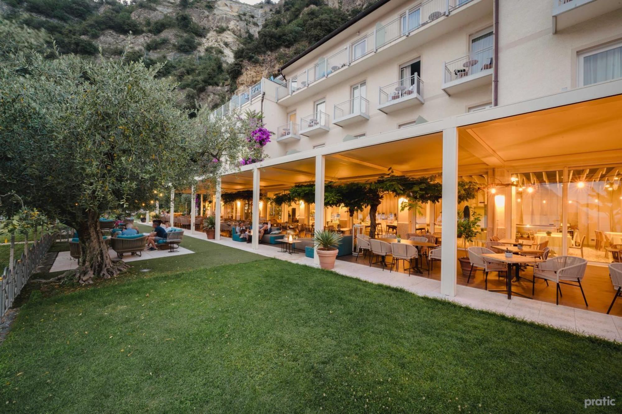Hotel Baia Azzurra - Lake Front Torbole Sul Garda Zewnętrze zdjęcie