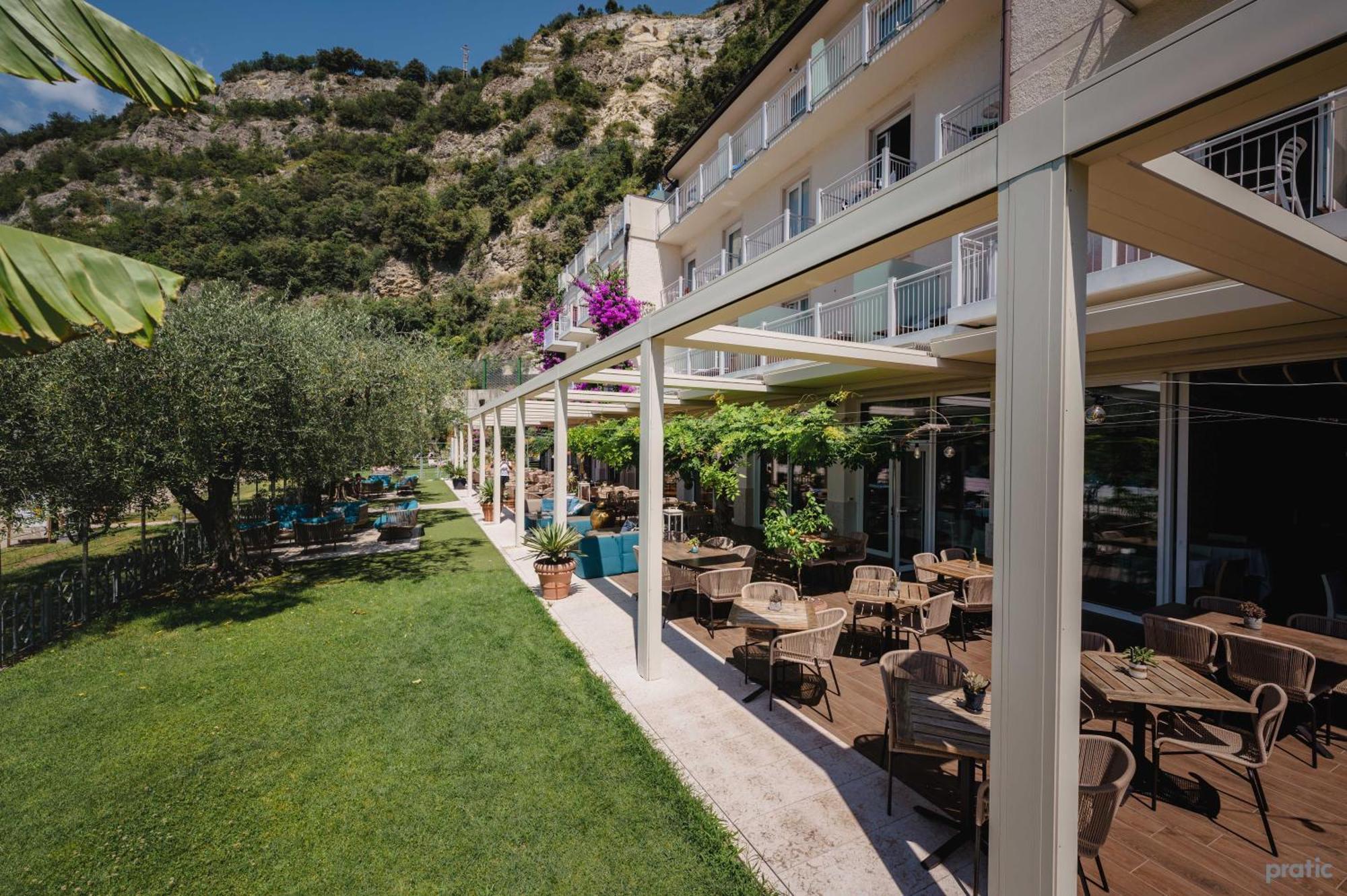 Hotel Baia Azzurra - Lake Front Torbole Sul Garda Zewnętrze zdjęcie