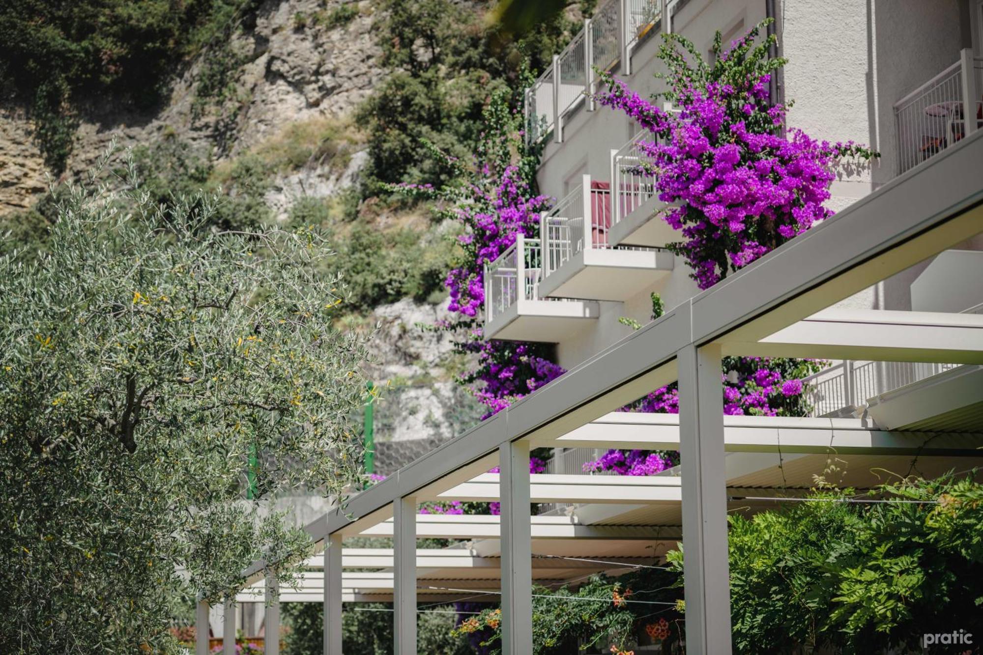 Hotel Baia Azzurra - Lake Front Torbole Sul Garda Zewnętrze zdjęcie
