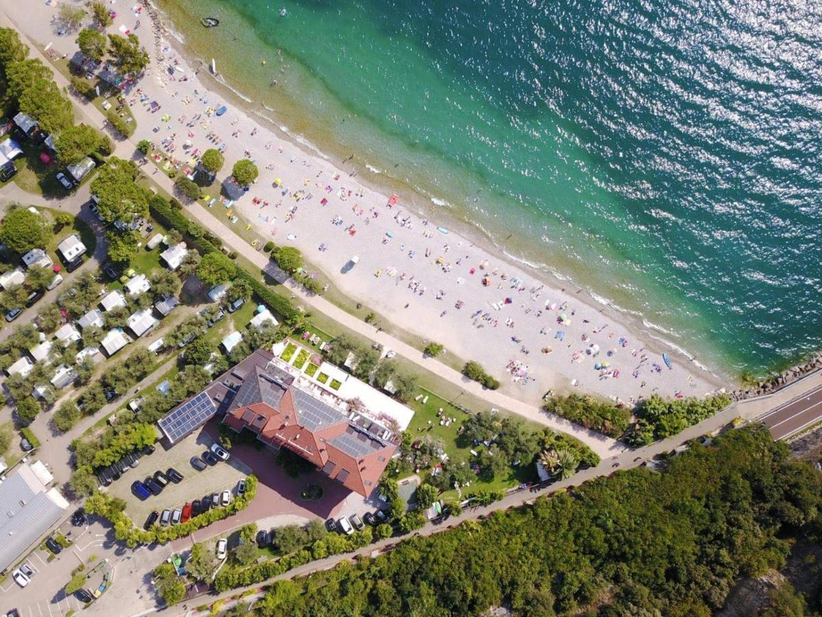 Hotel Baia Azzurra - Lake Front Torbole Sul Garda Zewnętrze zdjęcie