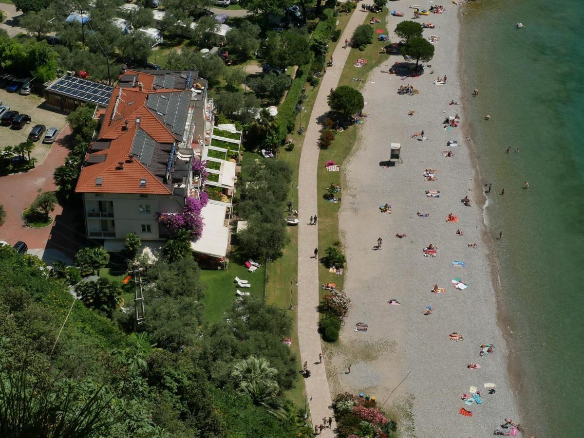 Hotel Baia Azzurra - Lake Front Torbole Sul Garda Zewnętrze zdjęcie