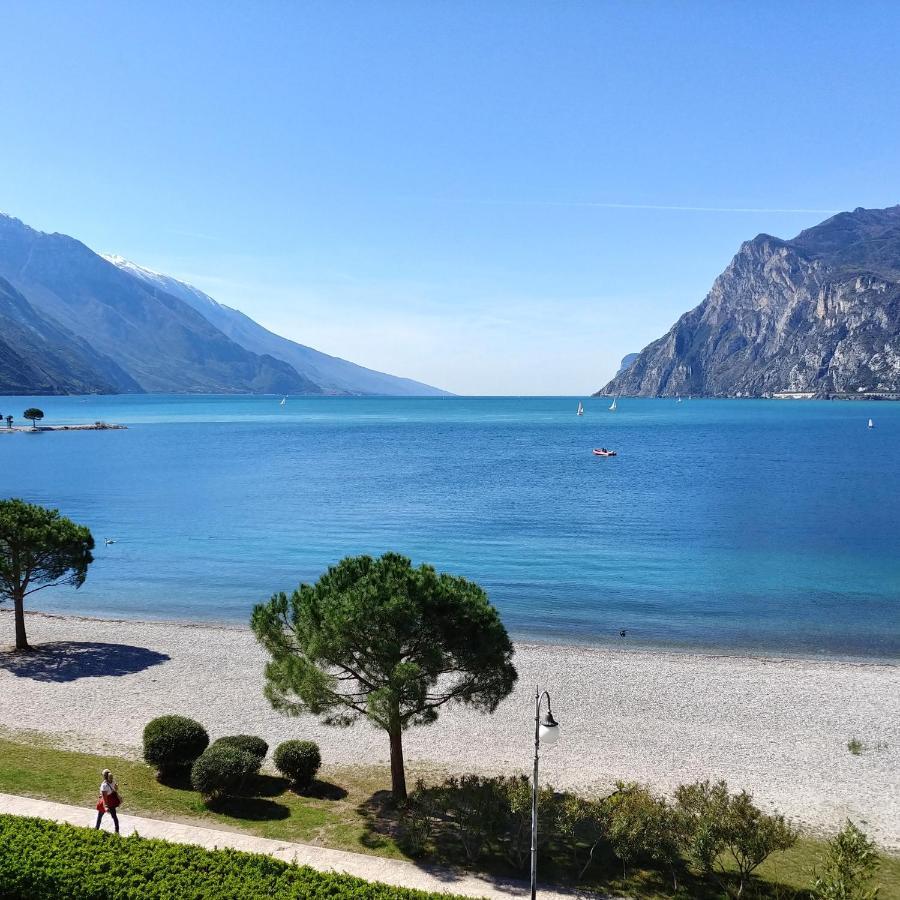 Hotel Baia Azzurra - Lake Front Torbole Sul Garda Zewnętrze zdjęcie