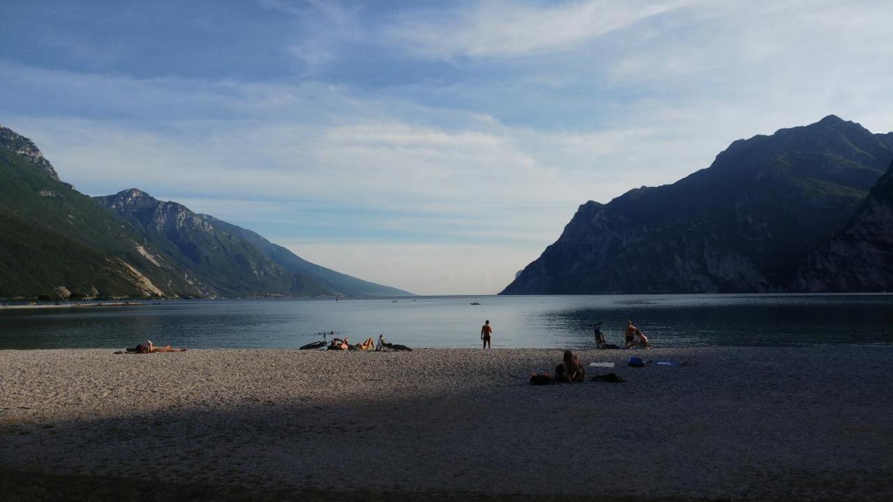 Hotel Baia Azzurra - Lake Front Torbole Sul Garda Zewnętrze zdjęcie